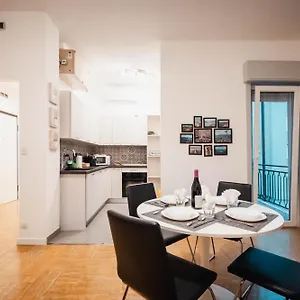 Appartamento Sweethome Ampio Bilocale In Centro Con Parcheggio Gratuito Coperto Vicino A Stazione Como-milano, Erba